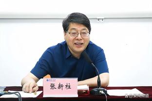 学坏了？库明加传给克莱之后 直接抬手往回走装杯庆祝